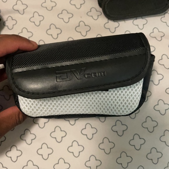 I’m selling this camcorder I used it for YouTube. - Picture 3 of 6